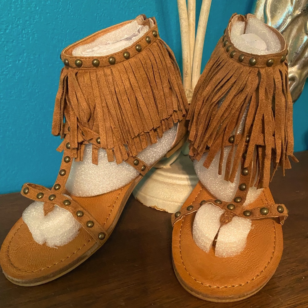 Women’s Fringed Sandals